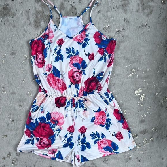 NWOT V Neck Floral Romper Adjustable Straps Pockets in Large💗 - Picture 3 of 7